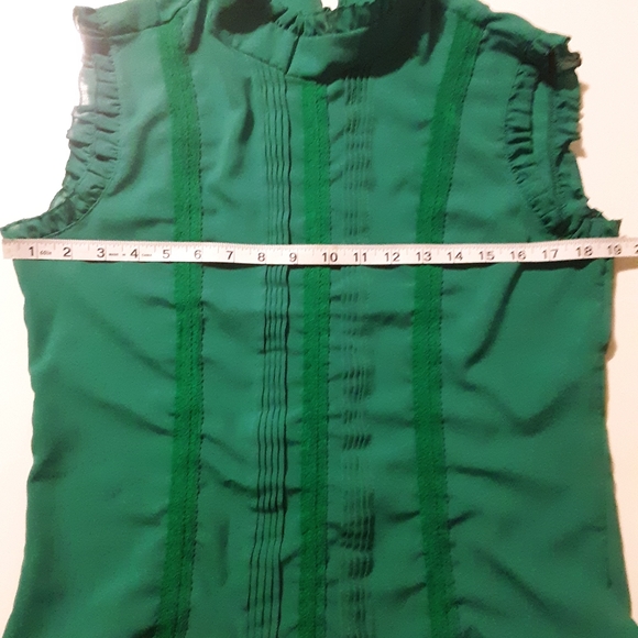 ⭐ Green Ruffle Blouse. - Picture 4 of 4
